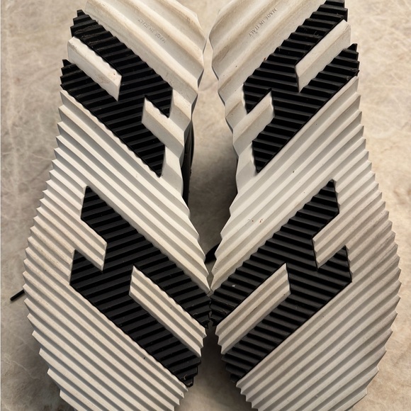 Gently worn Hermes Men's Bouncing Sneakers Sz 44 - Picture 5 of 7